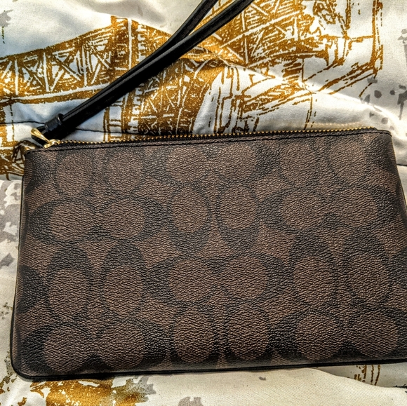 Coach Wristlet - Picture 5 of 6